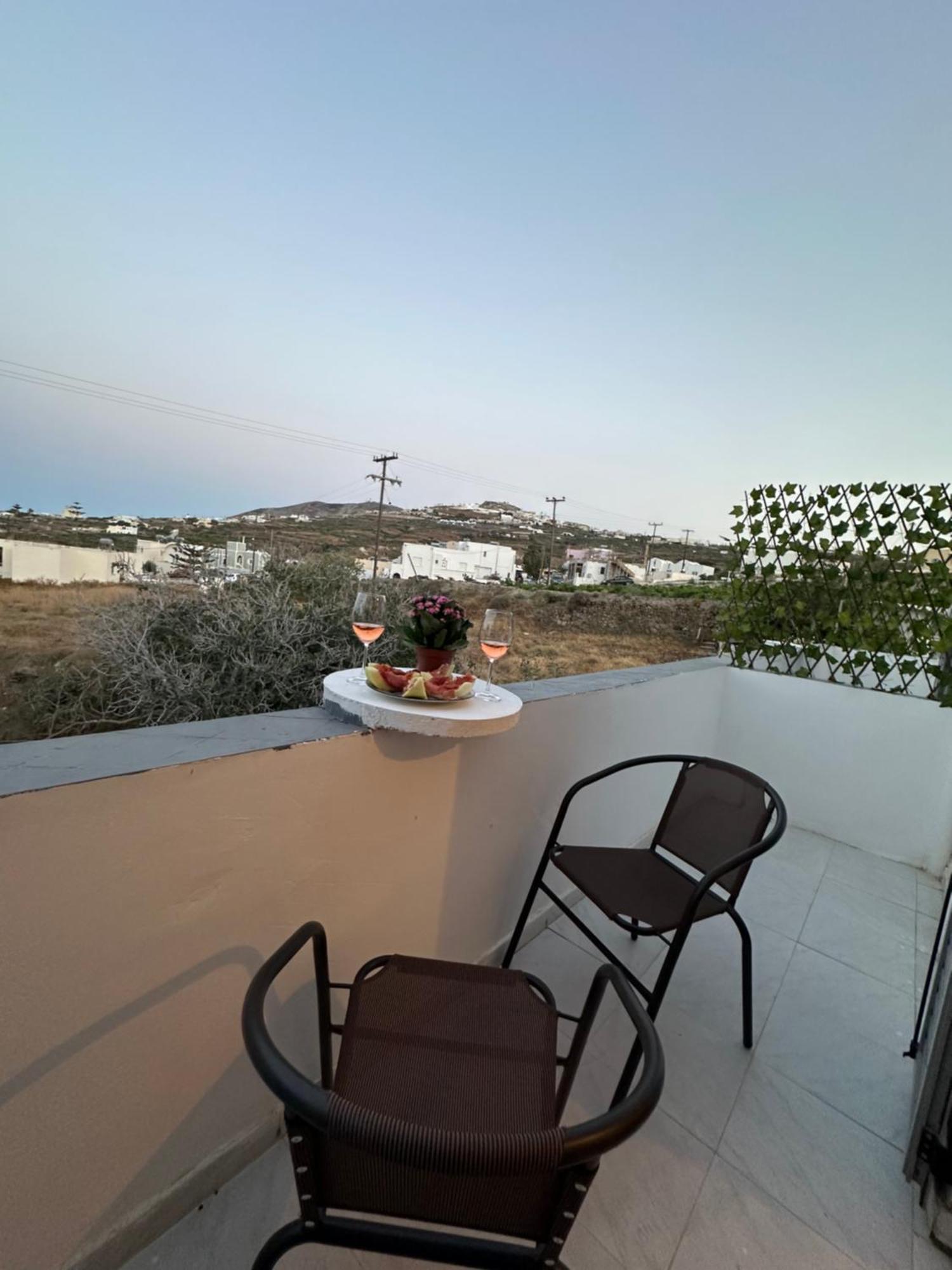 Vóthon Nicole Rooms Santorini מראה חיצוני תמונה