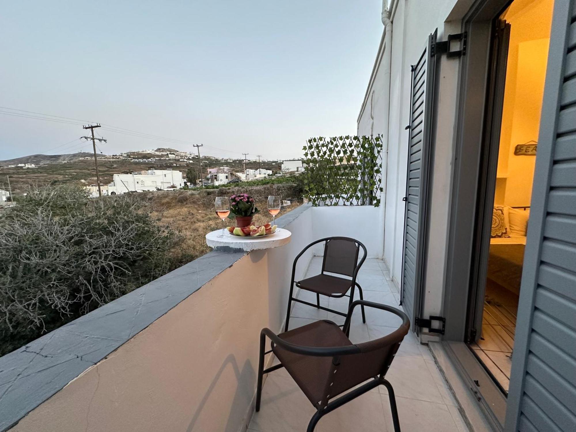 Vóthon Nicole Rooms Santorini מראה חיצוני תמונה
